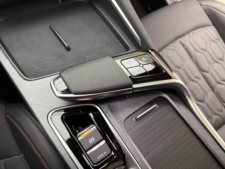 Фото 13 - Changan UNI-T