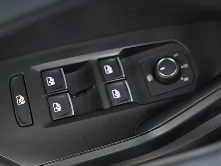 Фото 10 - Volkswagen Sagitar L