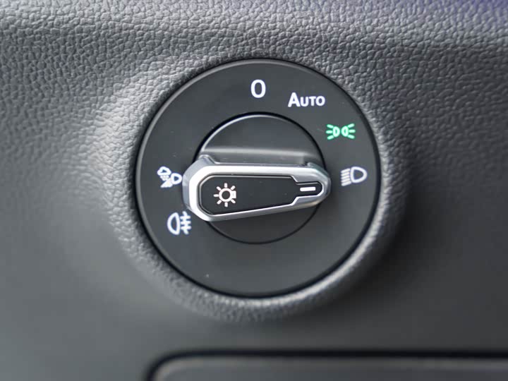 Фото 11 - Volkswagen Sagitar L