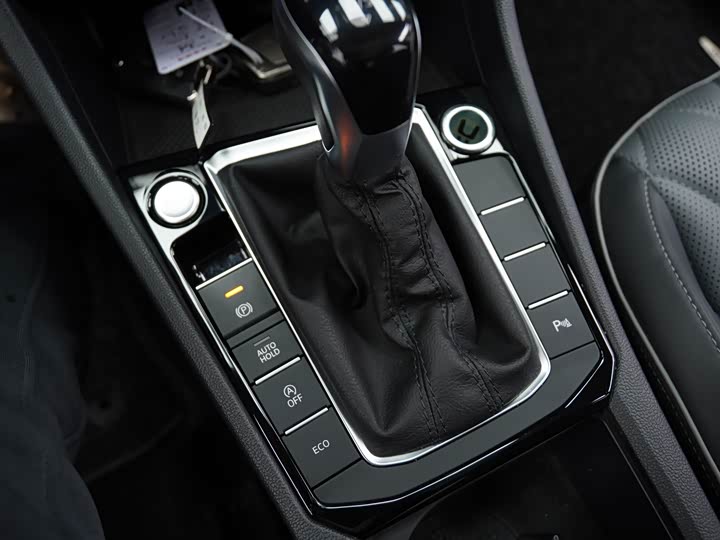 Фото 13 - Volkswagen Sagitar L