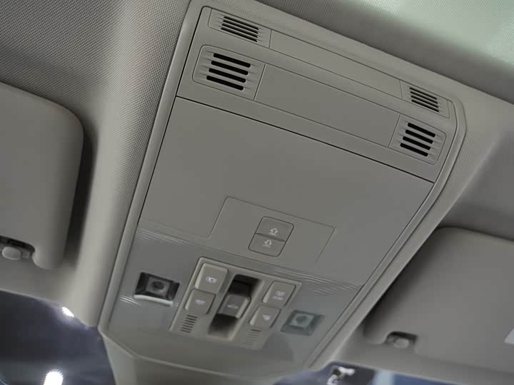 Фото 14 - Volkswagen Sagitar L