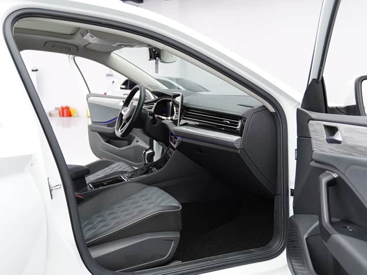 Фото 18 - Volkswagen Sagitar L