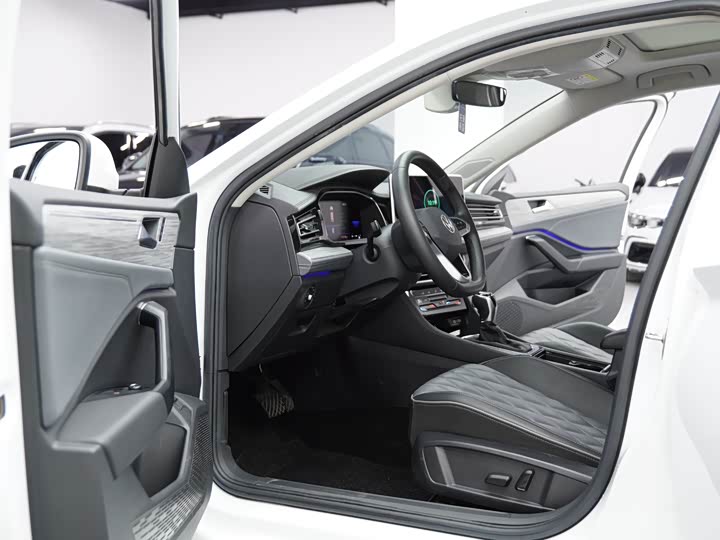 Фото 9 - Volkswagen Sagitar L