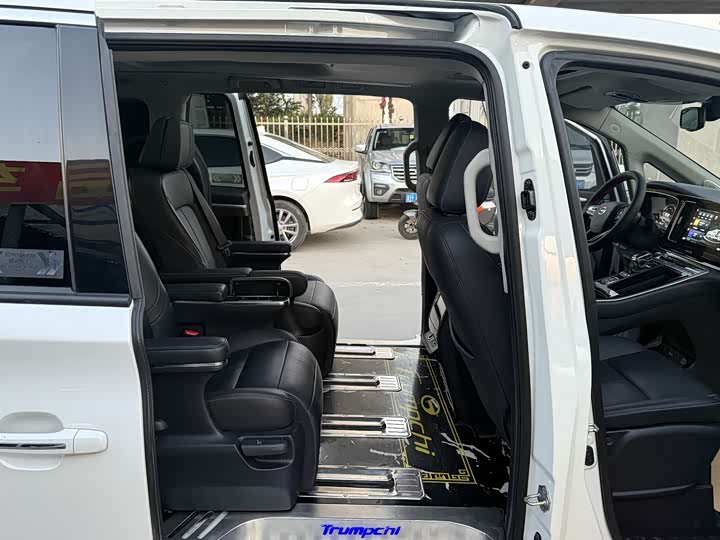 Фото 7 - GAC Trumpchi M8