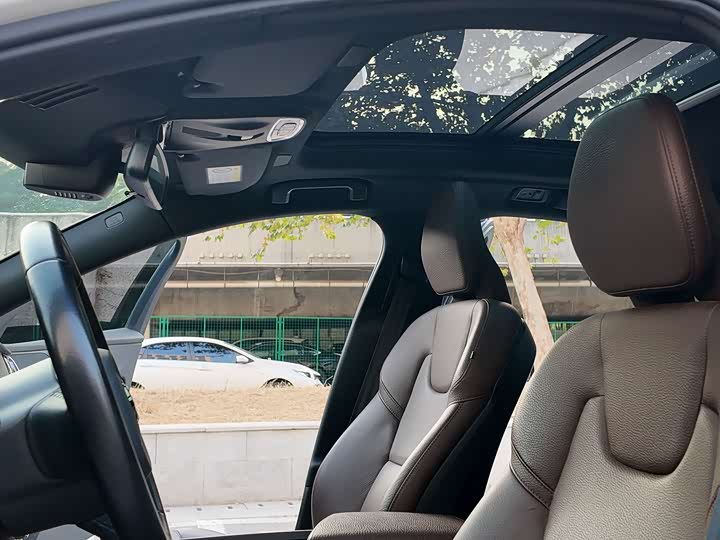 Фото 10 - Volvo S60