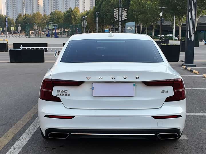 Фото 4 - Volvo S60