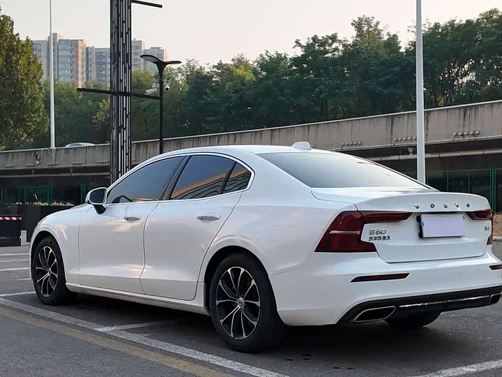 Фото 6 - Volvo S60