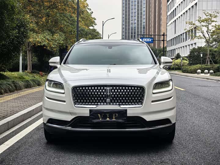 Фото 2 - Lincoln Nautilus