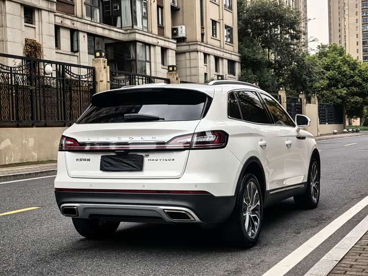 Фото 5 - Lincoln Nautilus