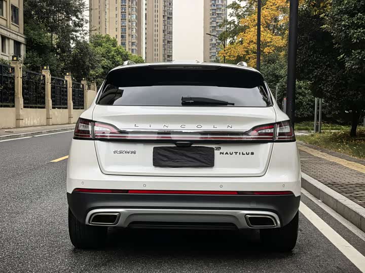 Фото 6 - Lincoln Nautilus