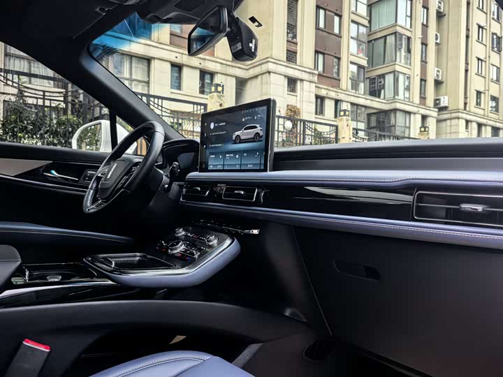 Фото 9 - Lincoln Nautilus