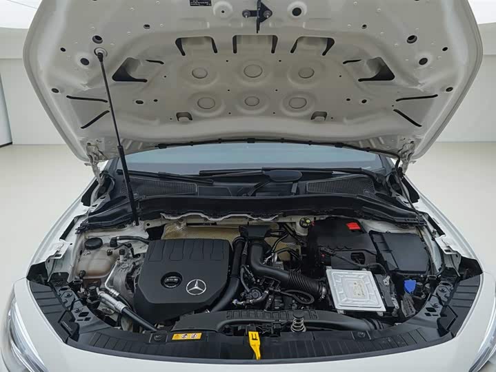 Фото 10 - Mercedes-Benz GLA-Class