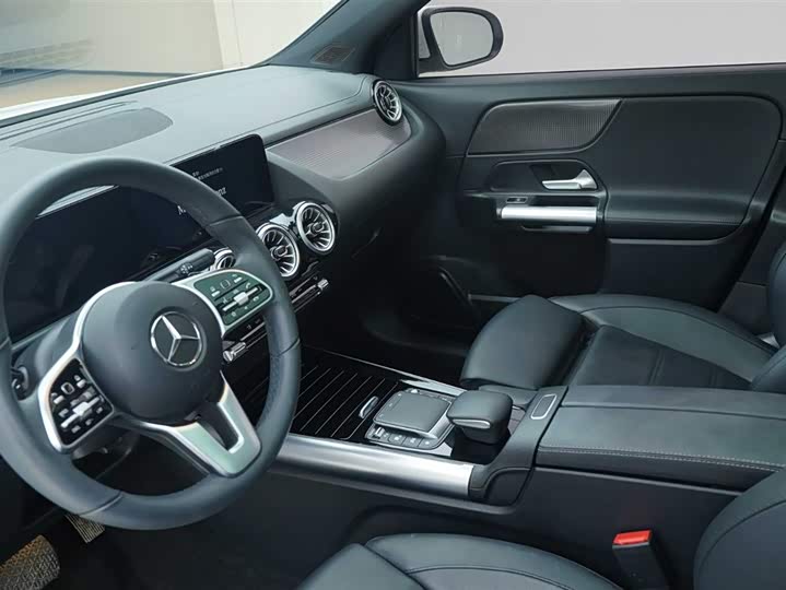 Фото 14 - Mercedes-Benz GLA-Class