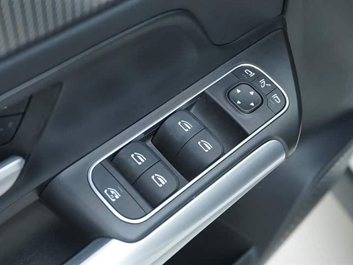 Фото 15 - Mercedes-Benz GLA-Class