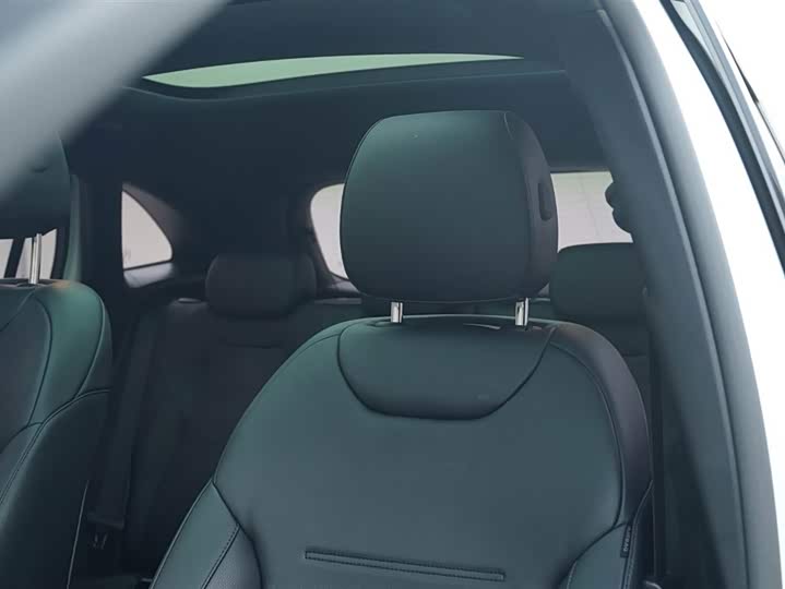 Фото 17 - Mercedes-Benz GLA-Class