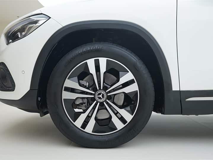 Фото 18 - Mercedes-Benz GLA-Class