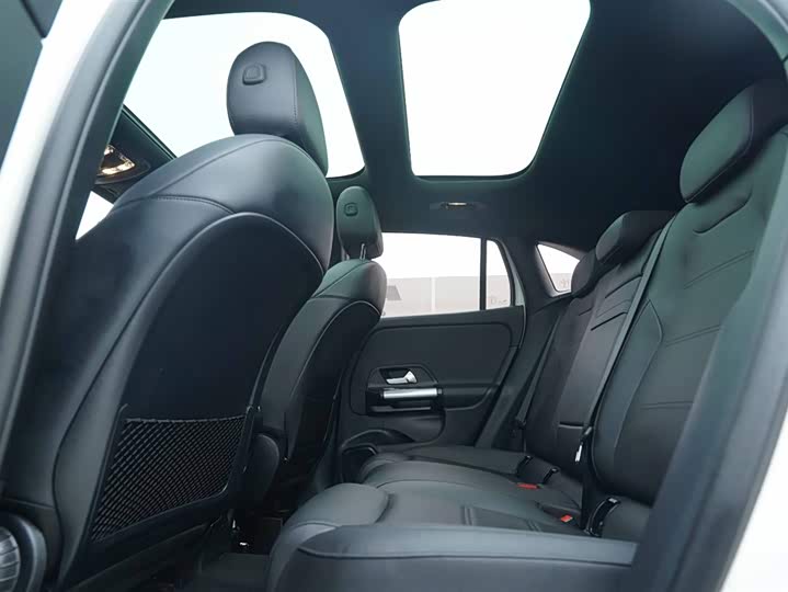 Фото 23 - Mercedes-Benz GLA-Class