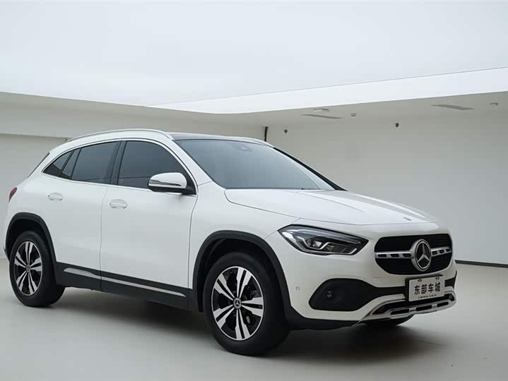Фото 4 - Mercedes-Benz GLA-Class