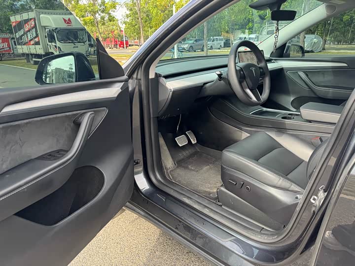 Фото 11 - Tesla Model Y