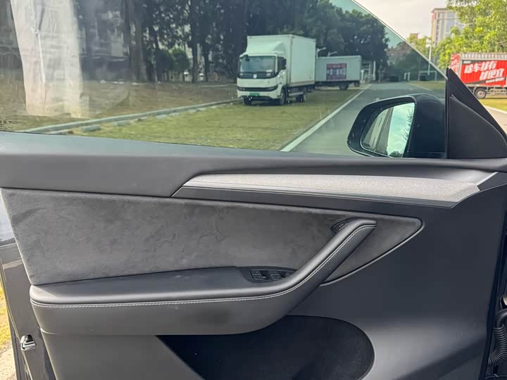 Фото 8 - Tesla Model Y