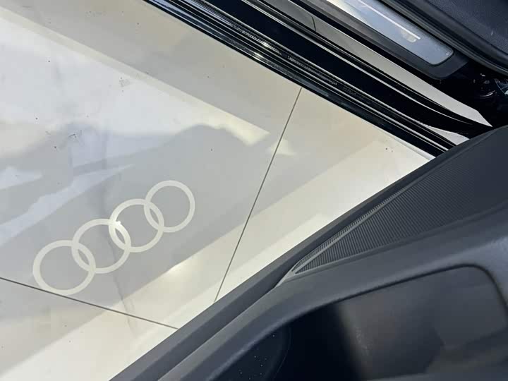 Фото 10 - Audi A6L