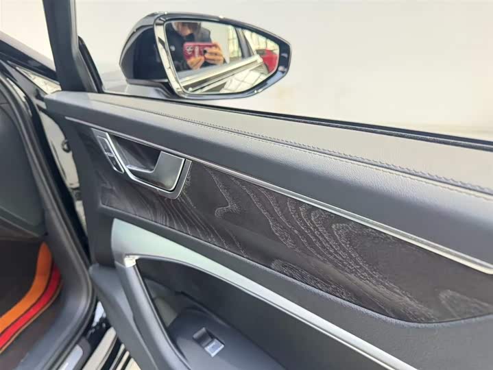 Фото 12 - Audi A6L