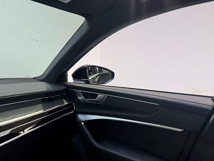 Фото 14 - Audi A6L