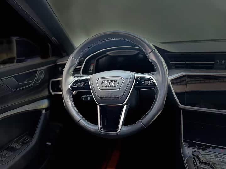 Фото 15 - Audi A6L