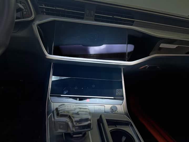 Фото 18 - Audi A6L