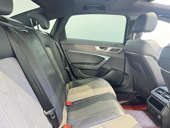 Фото 8 - Audi A6L