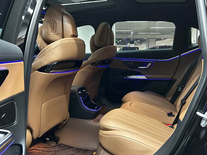 Фото 13 - Mercedes-Benz E-Class