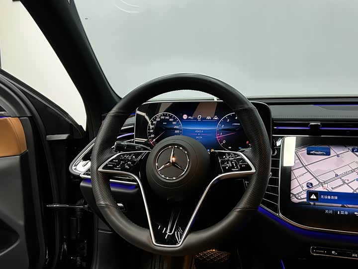 Фото 14 - Mercedes-Benz E-Class