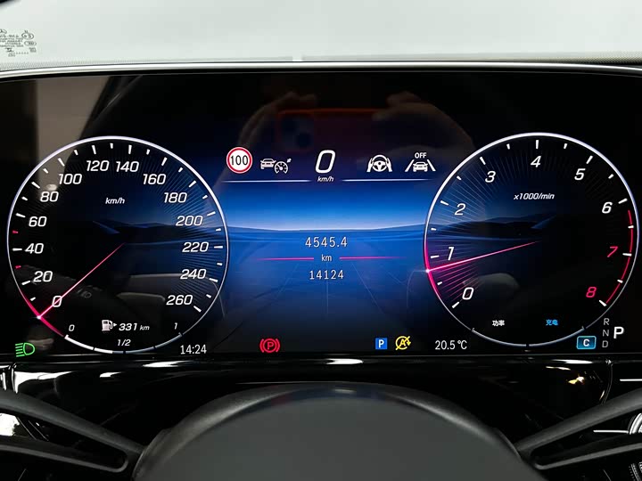 Фото 15 - Mercedes-Benz E-Class