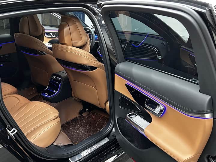 Фото 18 - Mercedes-Benz E-Class