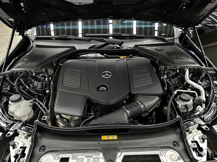 Фото 19 - Mercedes-Benz E-Class