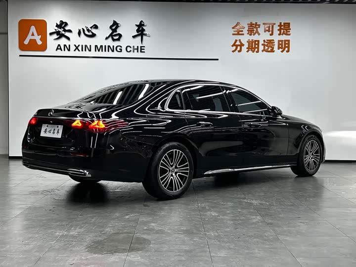 Фото 3 - Mercedes-Benz E-Class