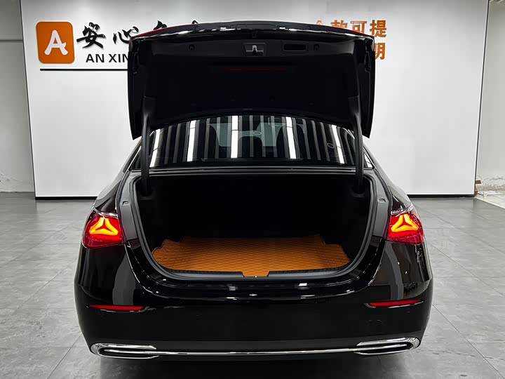 Фото 5 - Mercedes-Benz E-Class