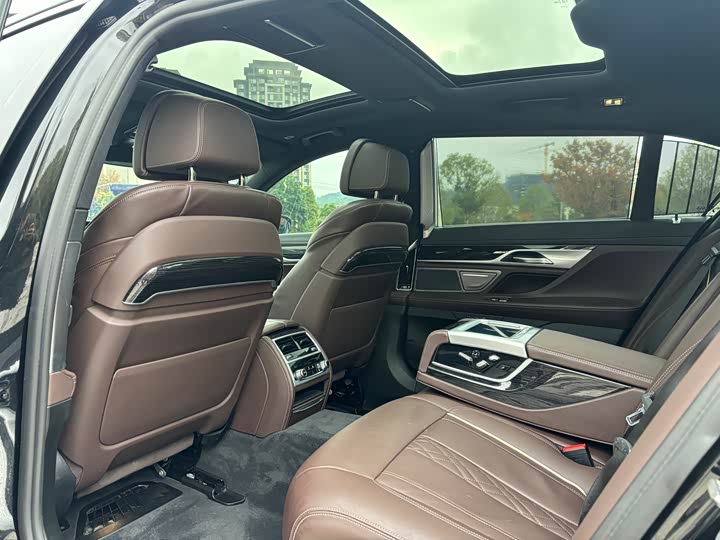 Фото 6 - BMW 7 Series