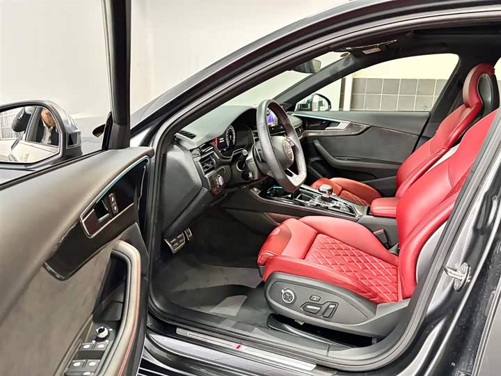 Фото 11 - Audi S4