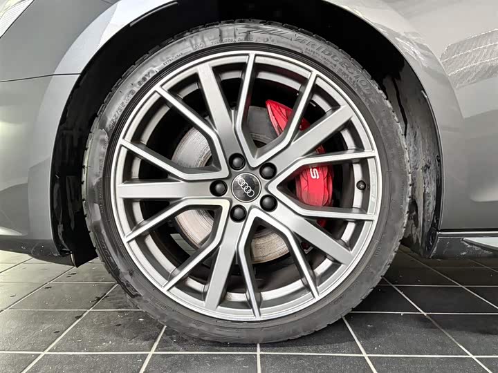 Фото 14 - Audi S4