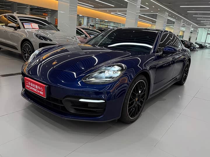 Фото 1 - Porsche Panamera