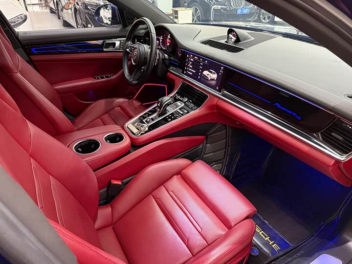 Фото 11 - Porsche Panamera