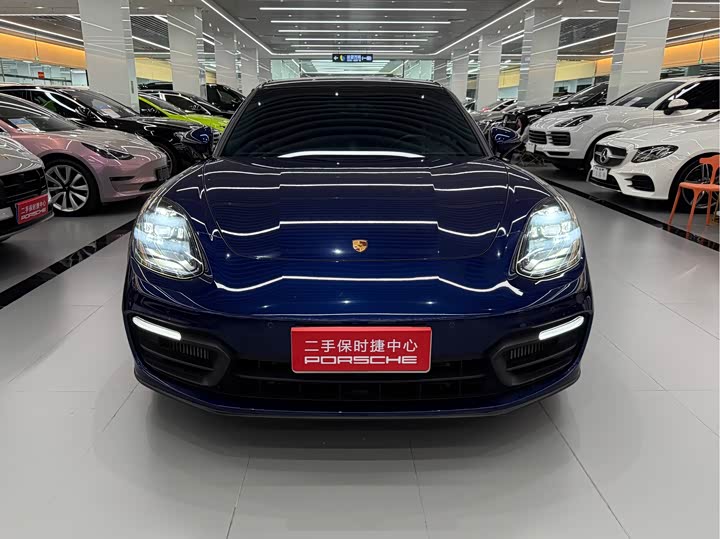 Фото 2 - Porsche Panamera