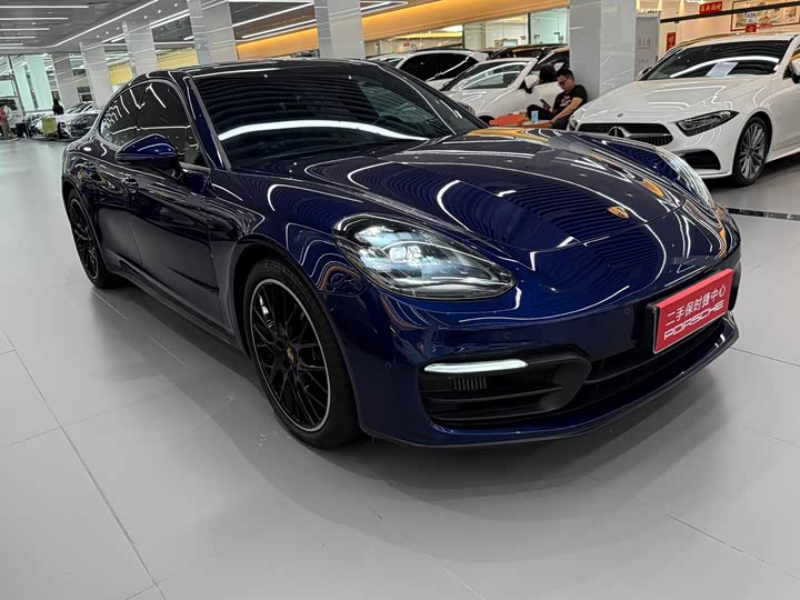 Фото 3 - Porsche Panamera