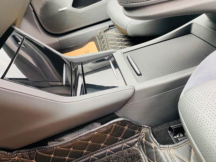 Фото 12 - BAIC Arcfox Alpha S