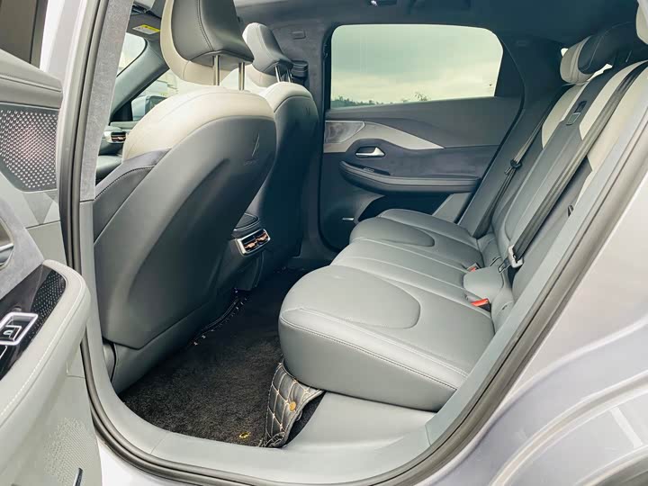 Фото 16 - BAIC Arcfox Alpha S