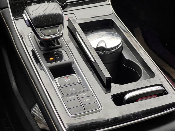 Фото 14 - Roewe i6 Max EV