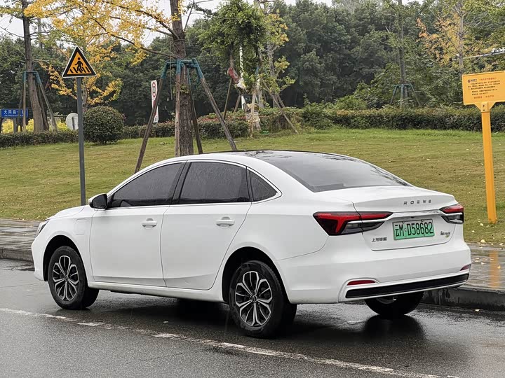 Фото 6 - Roewe i6 Max EV
