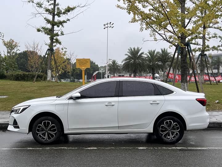 Фото 7 - Roewe i6 Max EV
