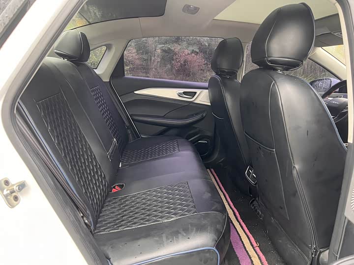 Фото 9 - Roewe i6 Max EV